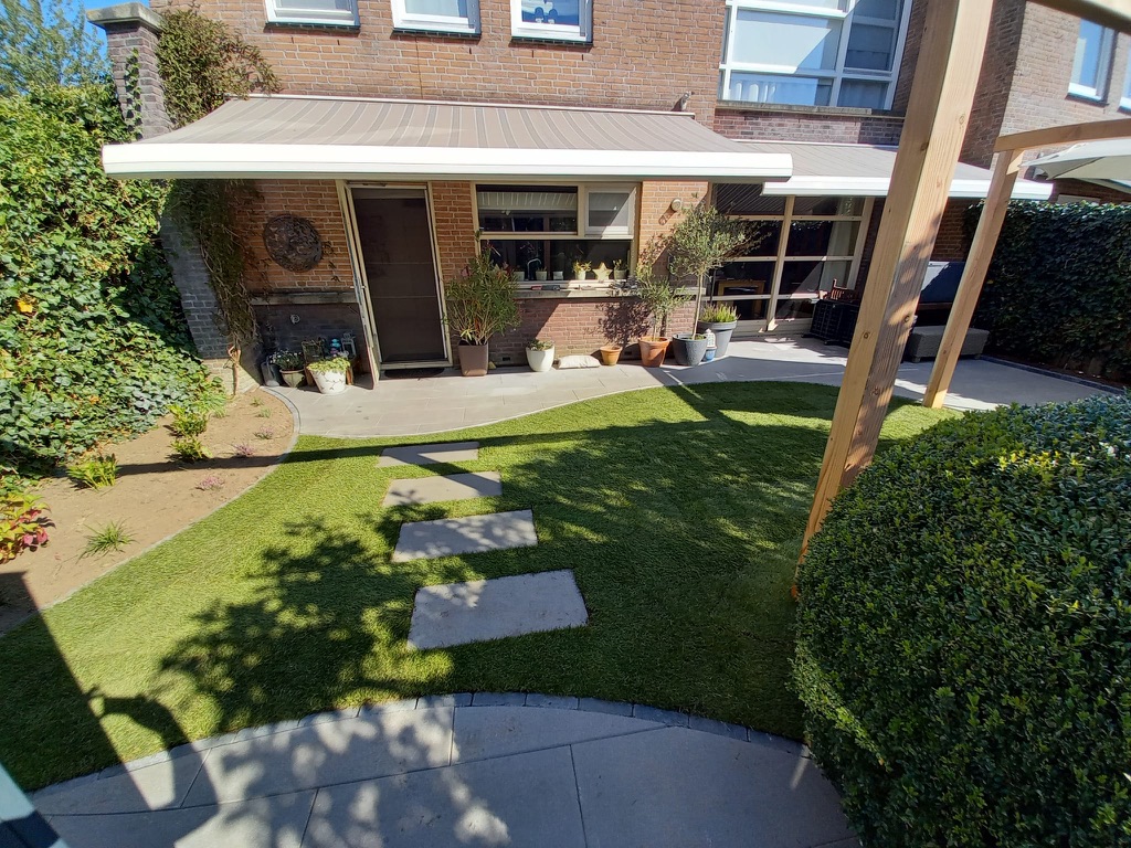 Een tuinrenovatie met speelse vormen in De Meern